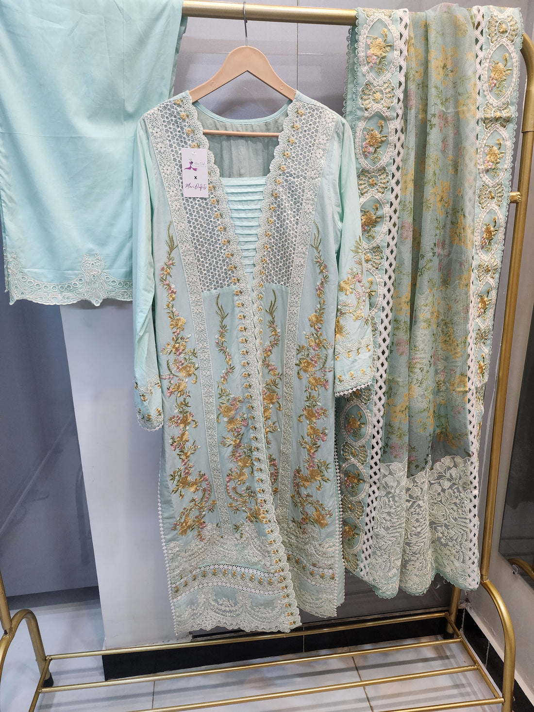 Mavi's Pret Crimson Luxury Lawn 3PC – Mint Green | 101% Original