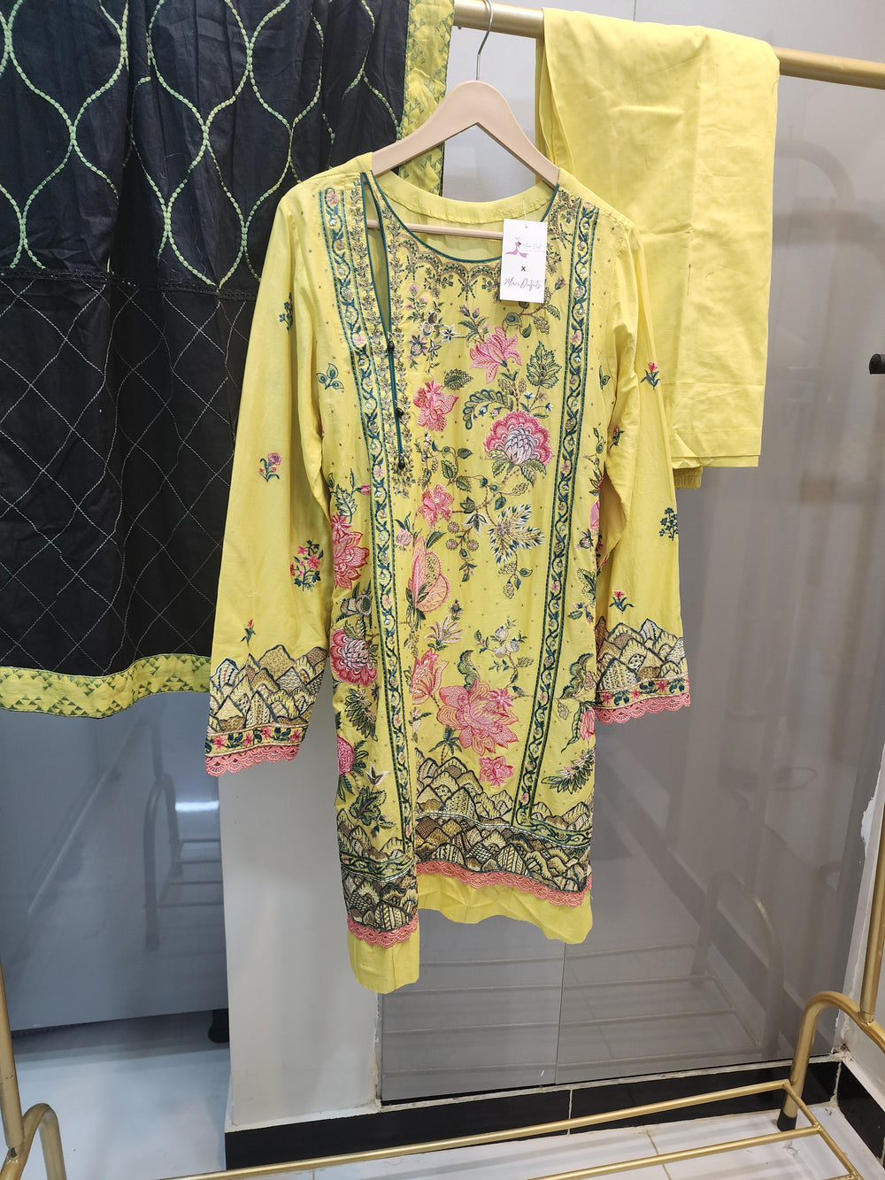 Zaha Luxury Lawn 3PC Stitched Suit – Thread Work Embroidered | Mavi's Pret | 101% Original