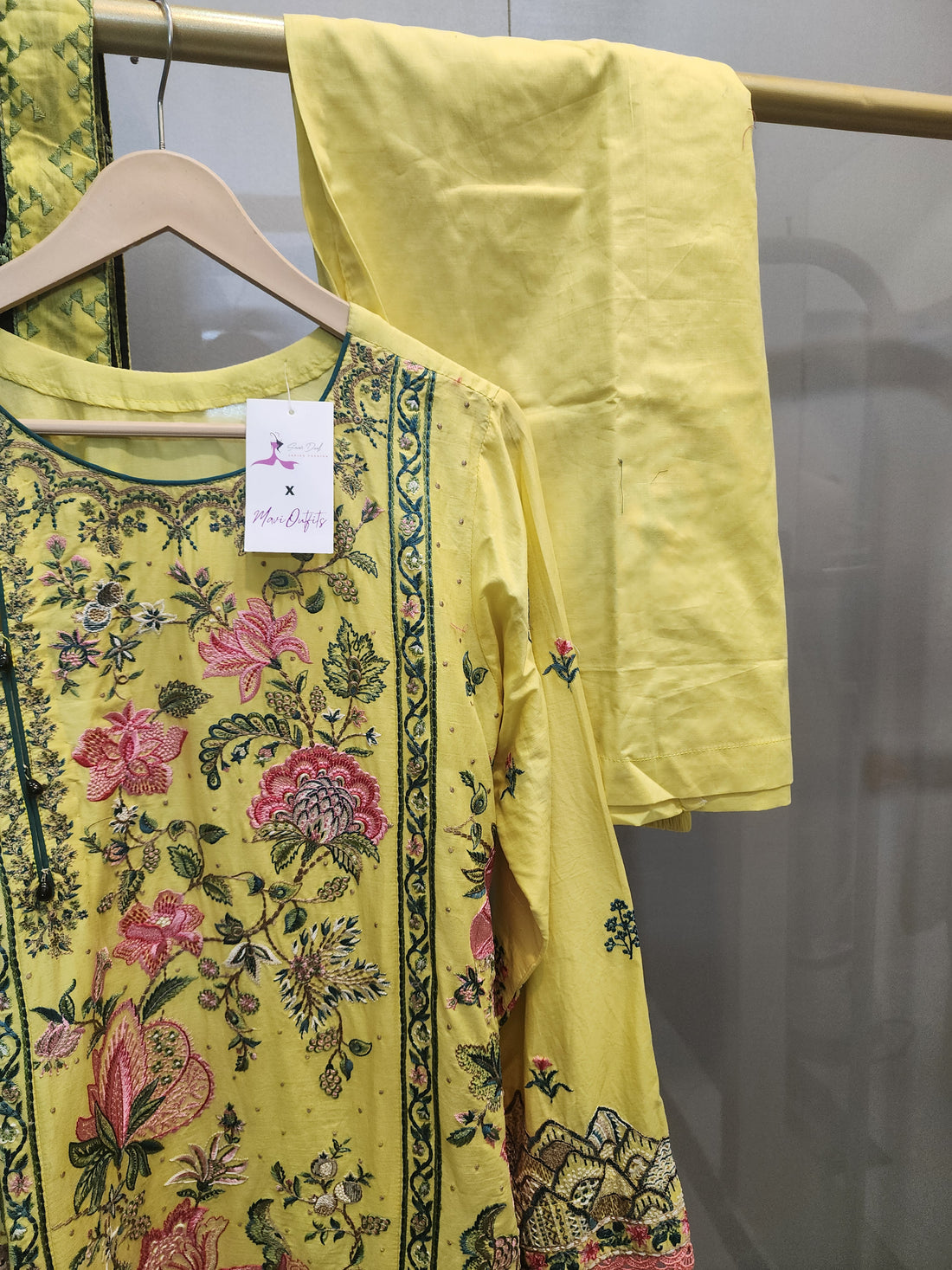 Zaha Luxury Lawn 3PC Stitched Suit – Thread Work Embroidered | Mavi's Pret | 101% Original
