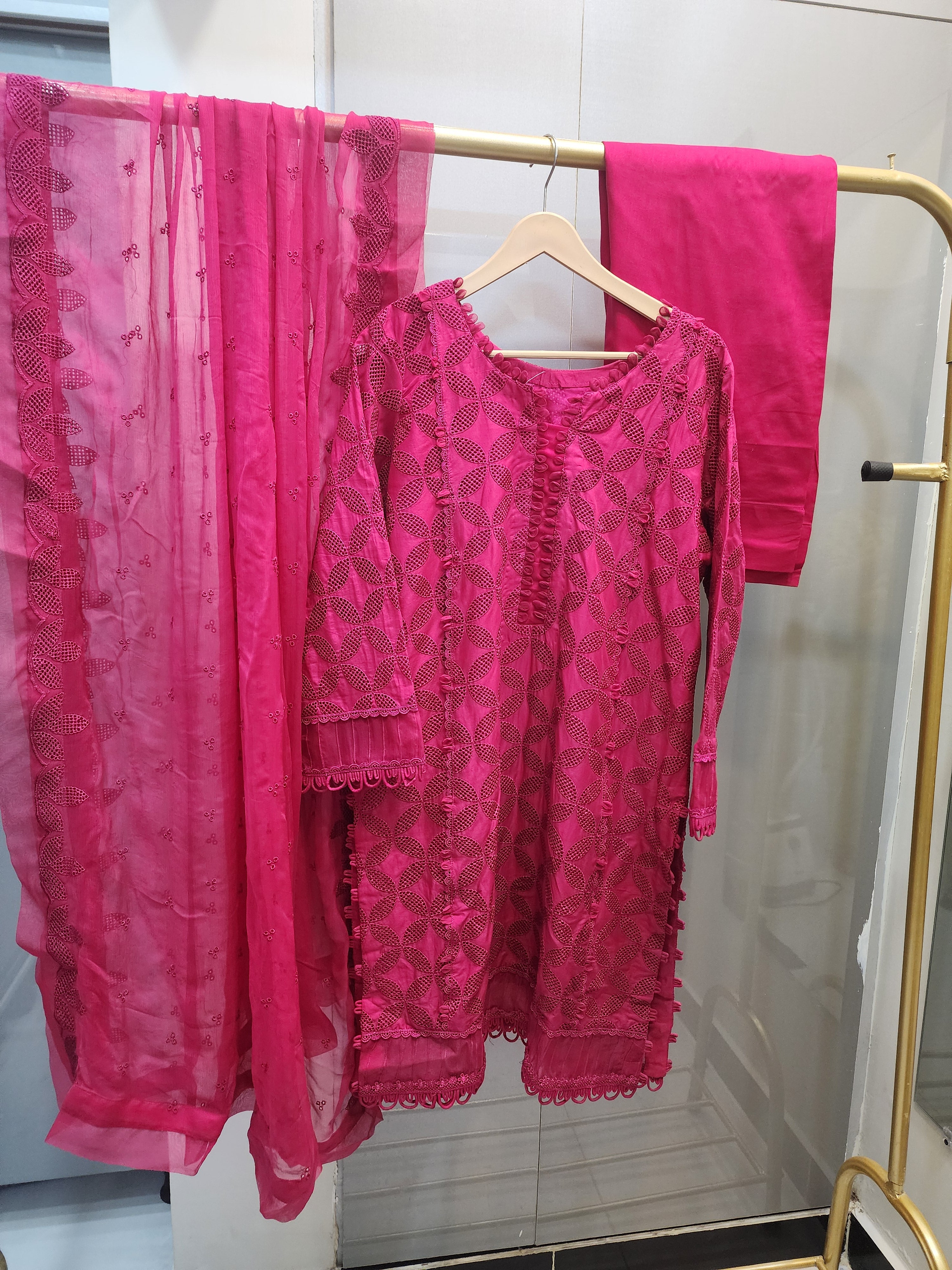 Mavi's Pret Mariab M.Luxe RTW Pink LF-401 | 3PC Chikankari Lawn