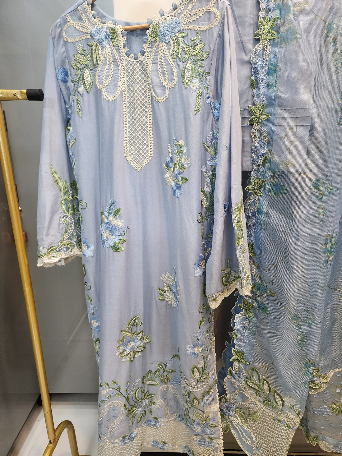 Mavi Pret Maryam Hussain frost  Luxury Embroidered Lawn 3PC | Stitched Ready to Wear