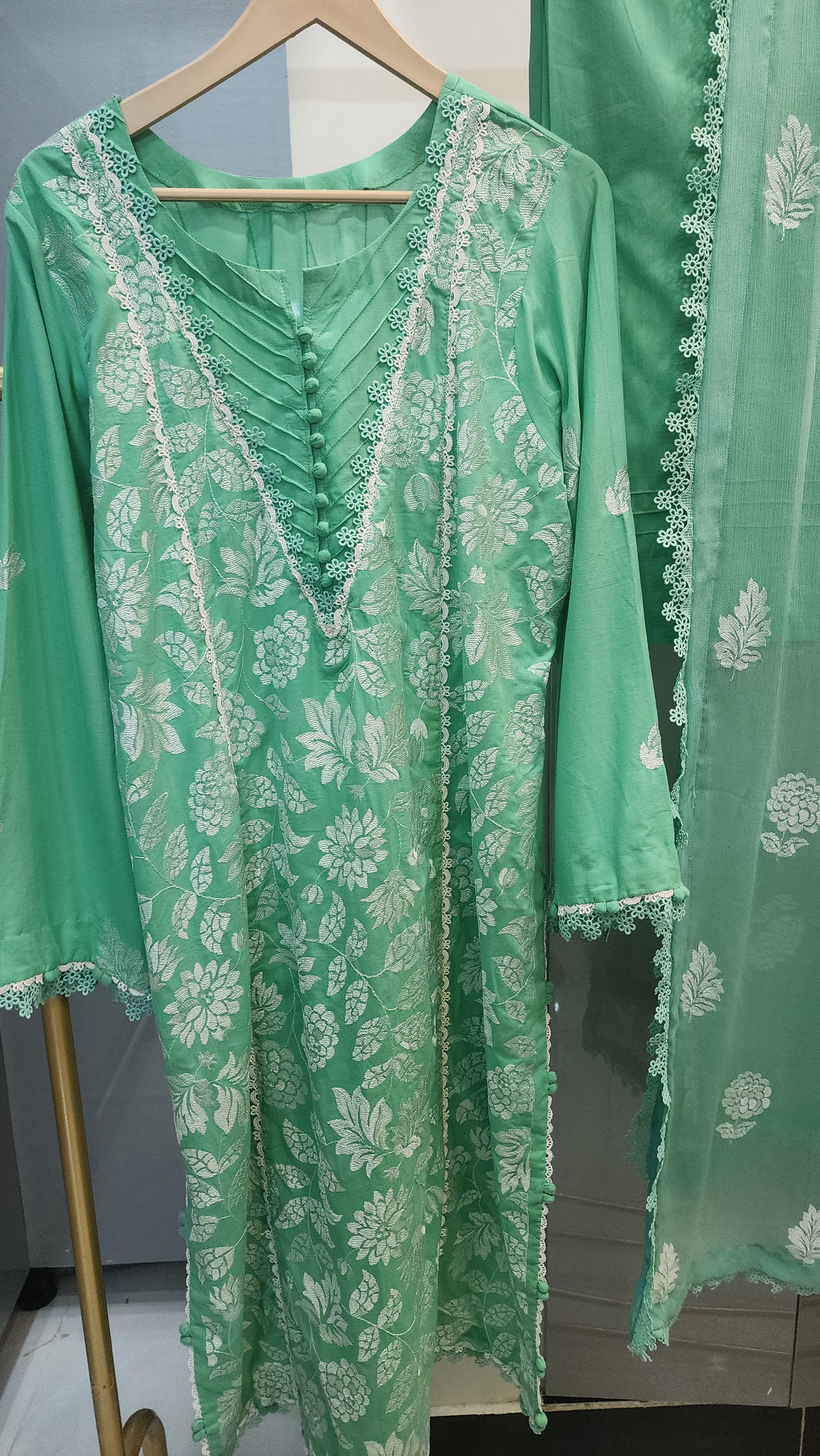 Mavi Pret Bareeze Luxury Embroidered Lawn 3PC – B01 | Stitched Ready to Wear | 101% Original