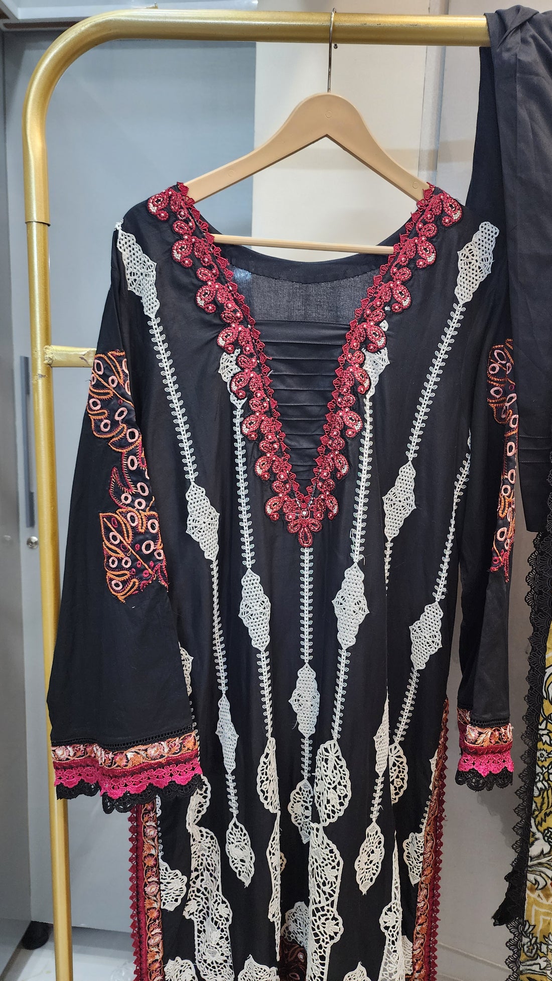 Mavi Pret Mushq Manaram Luxury Embroidered Lawn 3PC Black | Stitched Ready to Wear