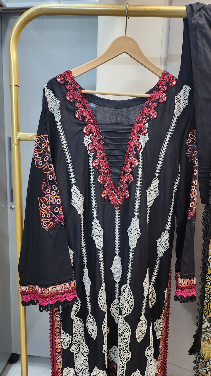 Mavi Pret Mushq Manaram Luxury Embroidered Lawn 3PC Black | Stitched Ready to Wear