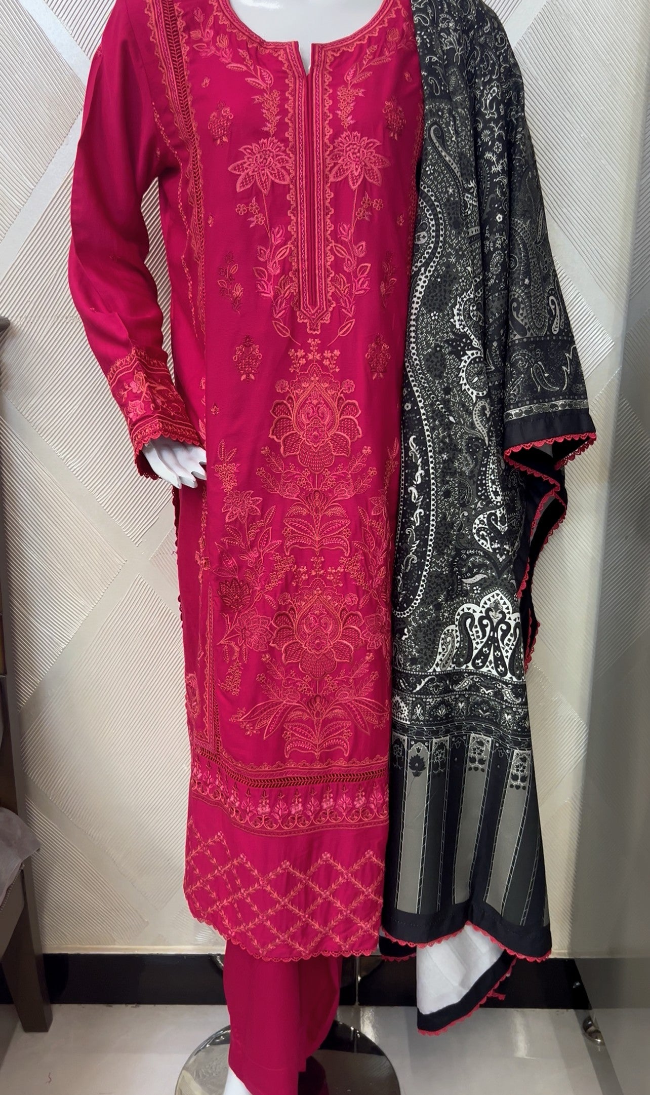Mavi's Pret Binilyas Deep Pink Viscose Embroidered 3PC | Ready to Wear