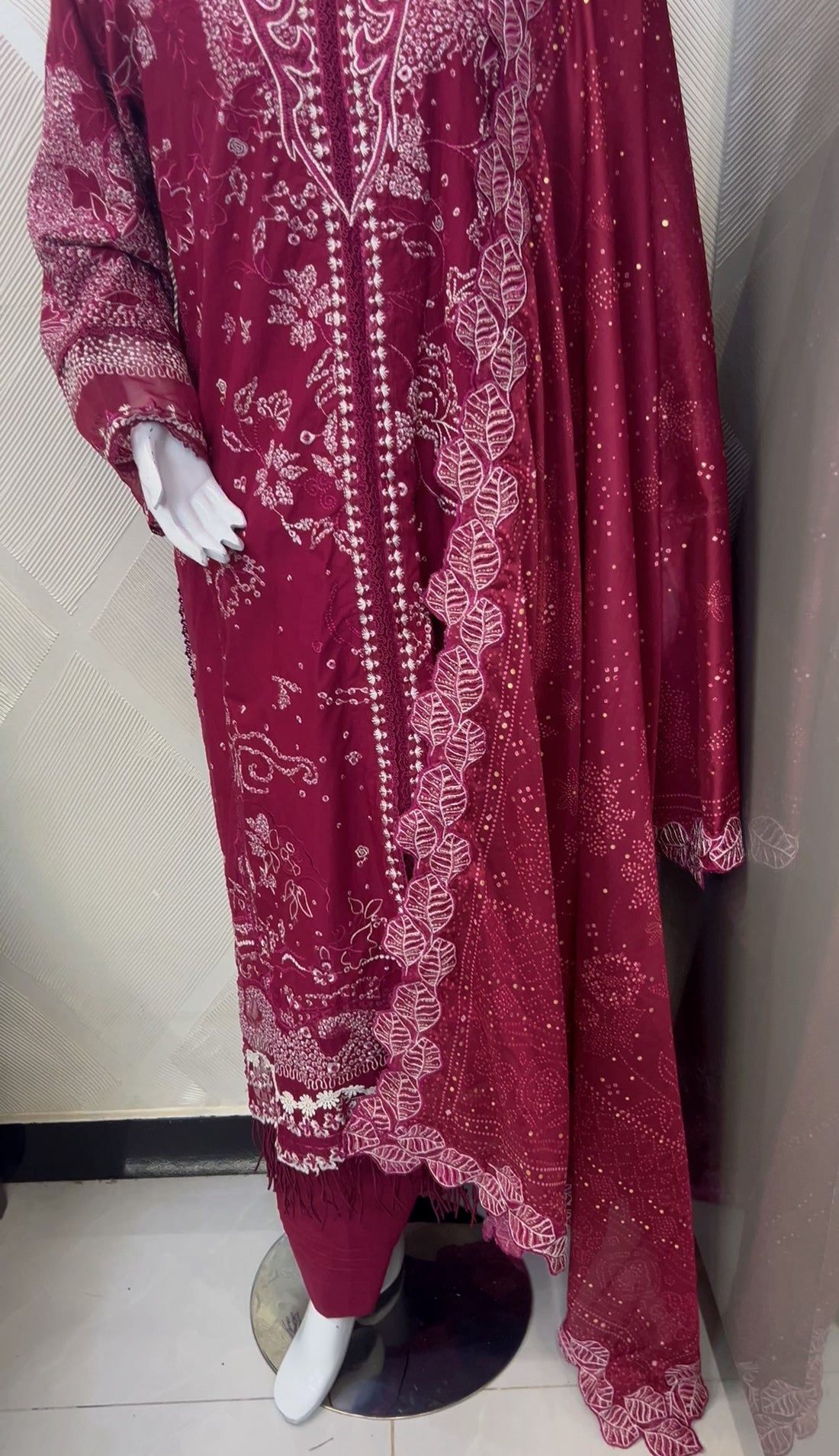 Mavi’s Pret SUFFUSE Cherry Red Embroidered 3PC RTW