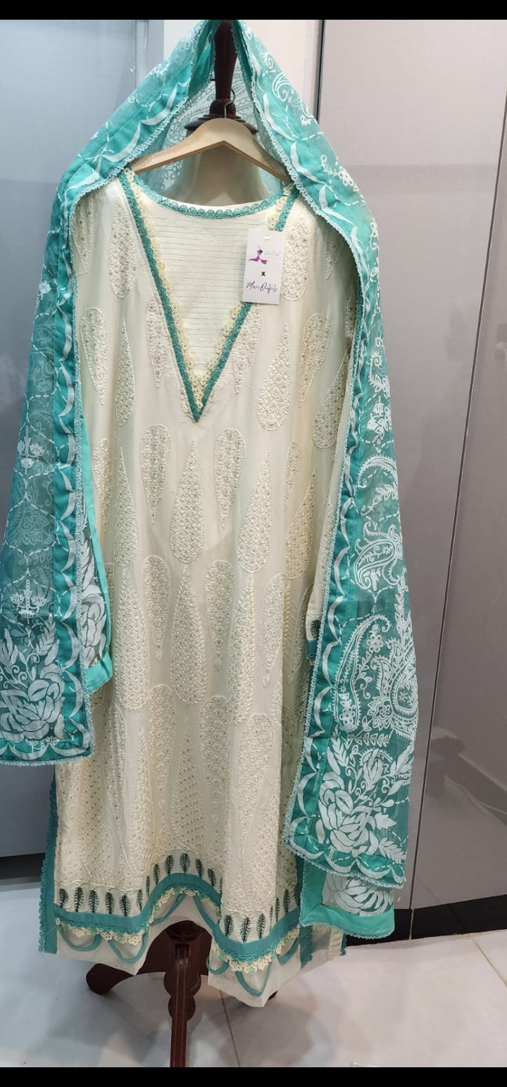 Mavi's Pret – Zara Shahjahan Luxury Embroidered 3PC | 101% Original