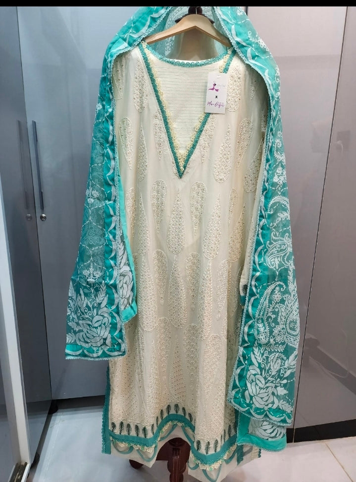 Mavi's Pret – Zara Shahjahan Luxury Embroidered 3PC | 101% Original
