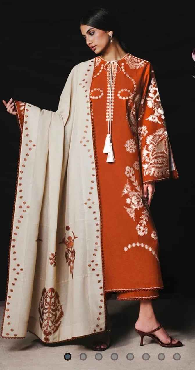 Jugnu Tazetta – Embroidered Karandi 3PC Unstitched
