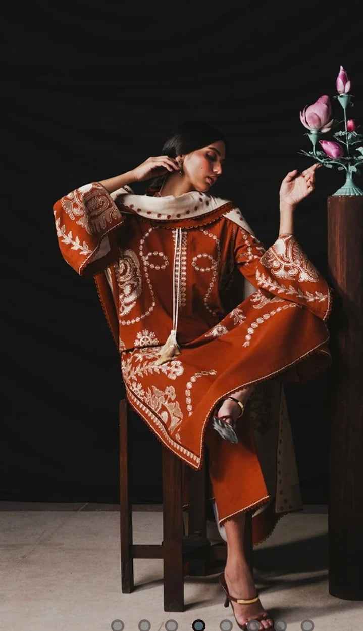 Jugnu Tazetta – Embroidered Karandi 3PC Unstitched