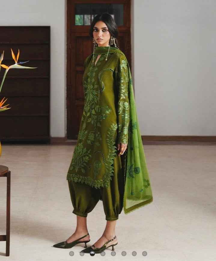 Jugnu Zinia – Embroidered Karandi 3PC Unstitched
