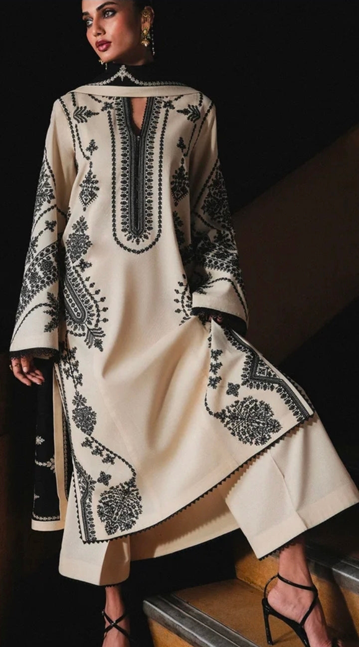 Jugnu Nigah – Embroidered Karandi 3PC Unstitched