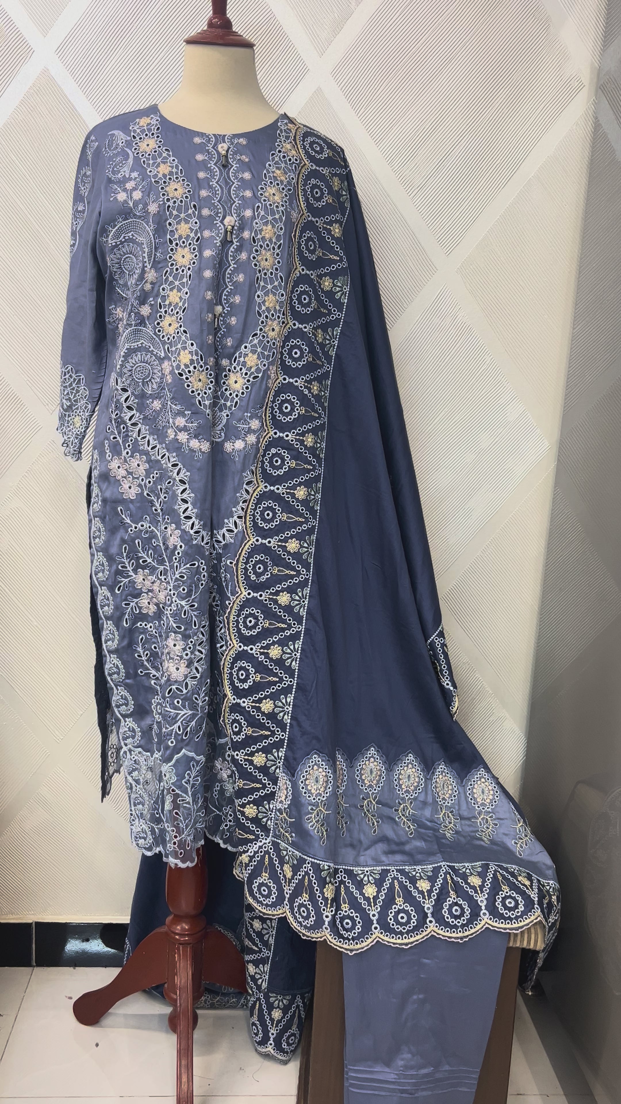 Mavi's Pret Mushq Cotton Satin 3-Piece Stitched Suit